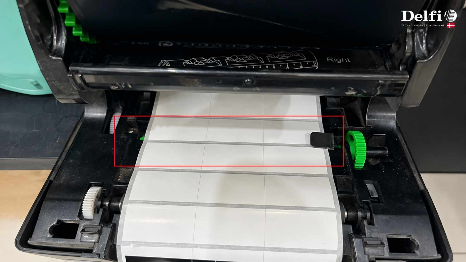 Ngàm giữ giấy máy in mã vạch bị gãy