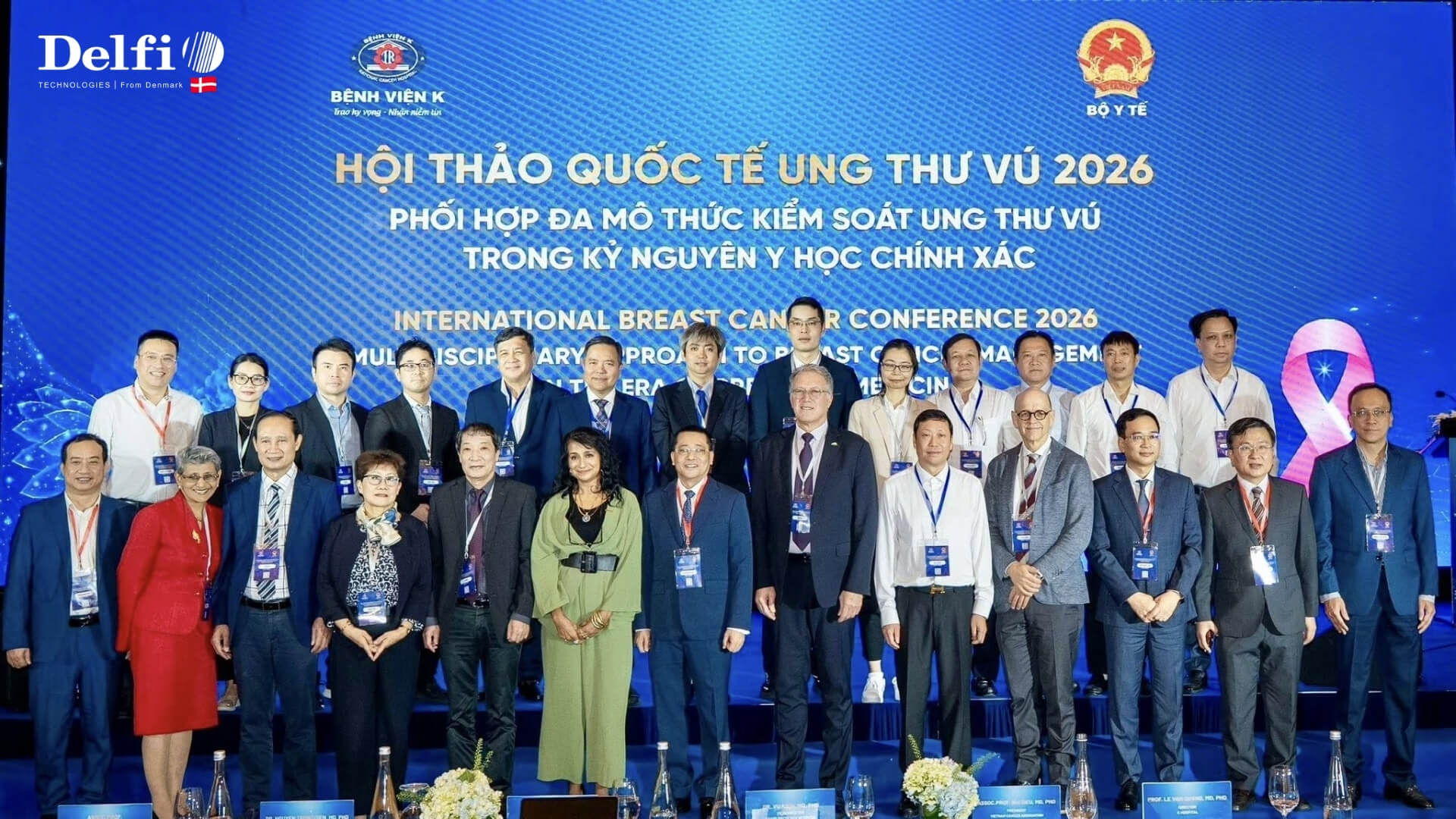 Khách mời tham dự Hội thảo ung thư vú 2026 sau khi check-in sự kiện