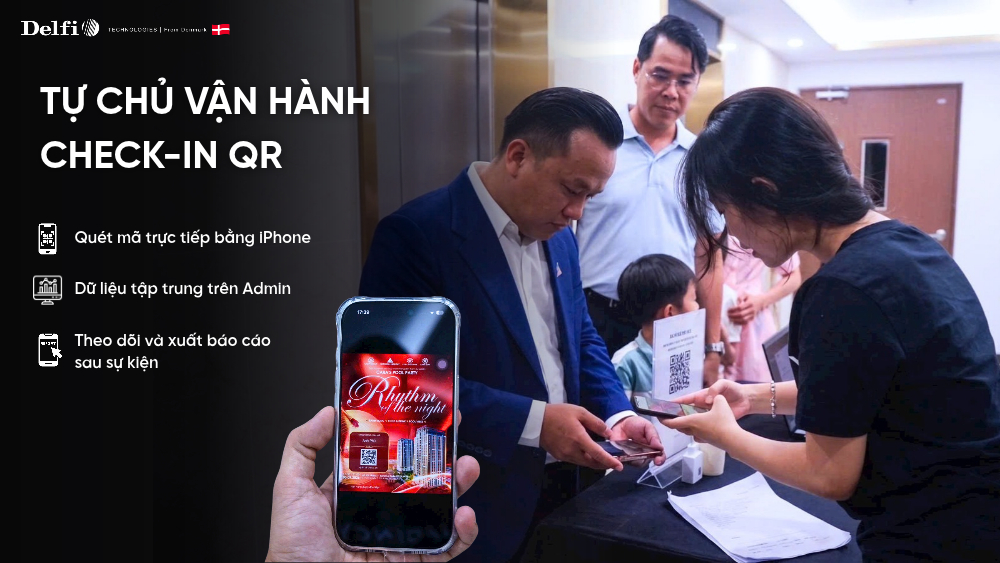 Nhân sự A96 Agency sử dụng iPhone quét mã QR cho khách tại Casa’s Pool Party