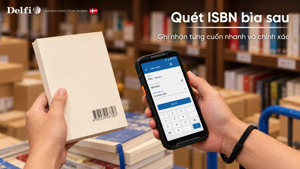 Nhân viên quét ISBN trên bìa sau sách bằng PDA khi kiểm kê nhà sách
