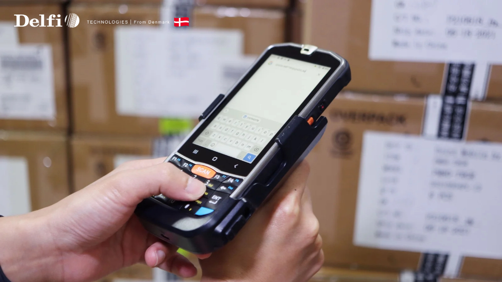Máy kiểm kho Point Mobile PM67 quét kiện hàng khu phân loại