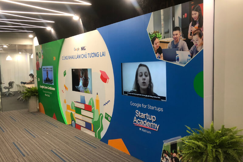 CHECK IN BẰNG MÃ VẠCH TẠI SỰ KIỆN RA MẮT GOOGLE CAREER CERTIFICATES 
