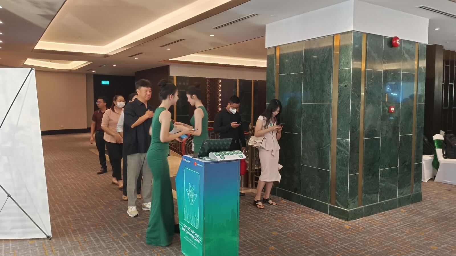 Khu vực check-in VPBank SME đang đón khách tham dự tại không gian sự kiện