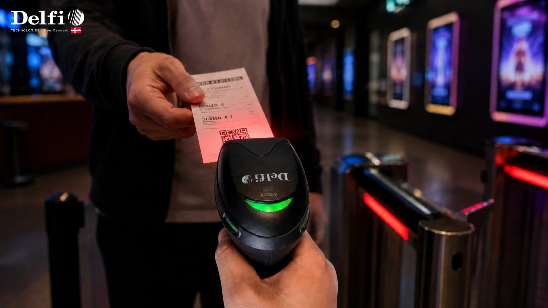 Máy quét Delfi Scan M91 đang quét vé xem phim