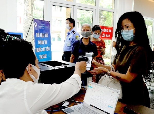 DELFI GỬI TẶNG MÁY QUÉT MÃ VẠCH ĐẾN CDC VÀ SỞ Y TẾ Ở NHIỀU TỈNH THÀNH PHỤC VỤ TIÊM CHỦNG