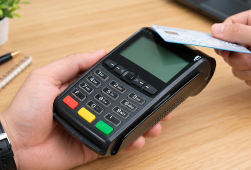 Các Loại Máy Quẹt Thẻ: Đặc Điểm Từng Loại Và Hướng Dẫn Sử Dụng