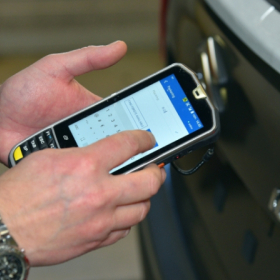 QUẢN LÝ QUY TRÌNH VẬN CHUYỂN XE HƠI BẰNG GIẢI PHÁP MÃ VẠCH TẠI ĐAN MẠCH