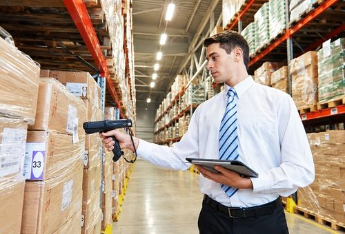 Máy Kiểm Kho Cầm Tay: Phân Loại Và So Sánh Các Dòng Phổ Biến